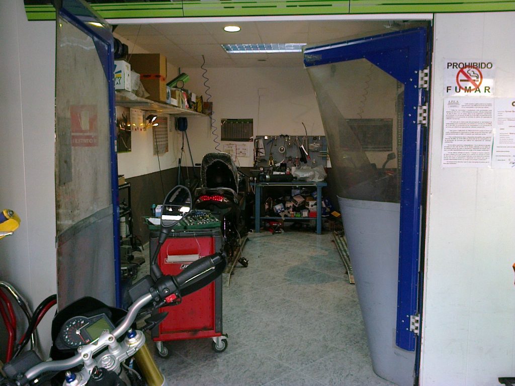 Concesionario de motos Kawasaki con servicio técnico propio.